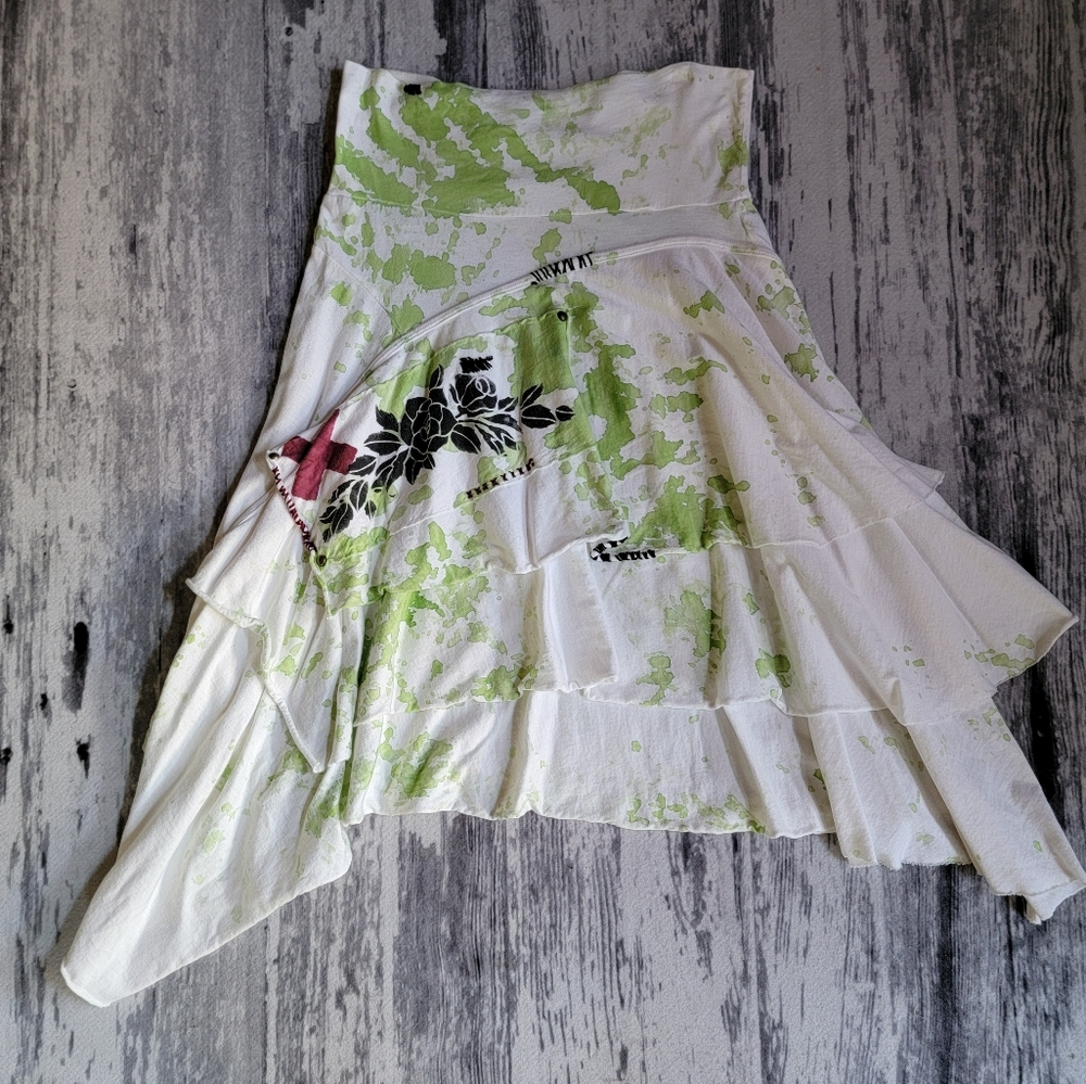 Chic Asymmetrical White and Green Skirt - Picture 2 of 6